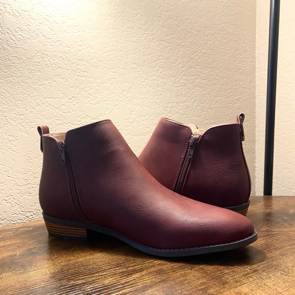 Super Cute Maroon/Red Booties!